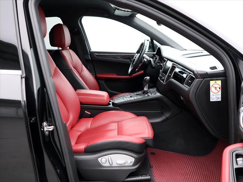 Porsche Macan 3.0 S V6 190kW AUT - fotka 13 z 51