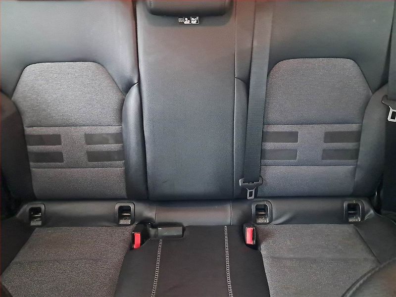Mercedes-Benz GLA (2015) 220 CDI 4MATIC, 4X4 - fotka 10 z 23