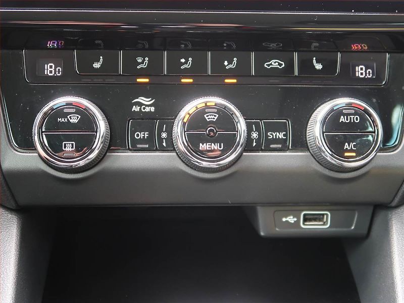 Škoda Octavia (2019) 1.6 TDI, Automat, Kůže, Navi - fotka 17 z 19