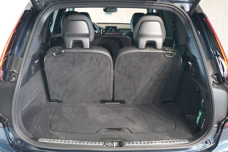 Volvo XC90 B5 PLUS Black Edition, 360° - fotka 14 z 48