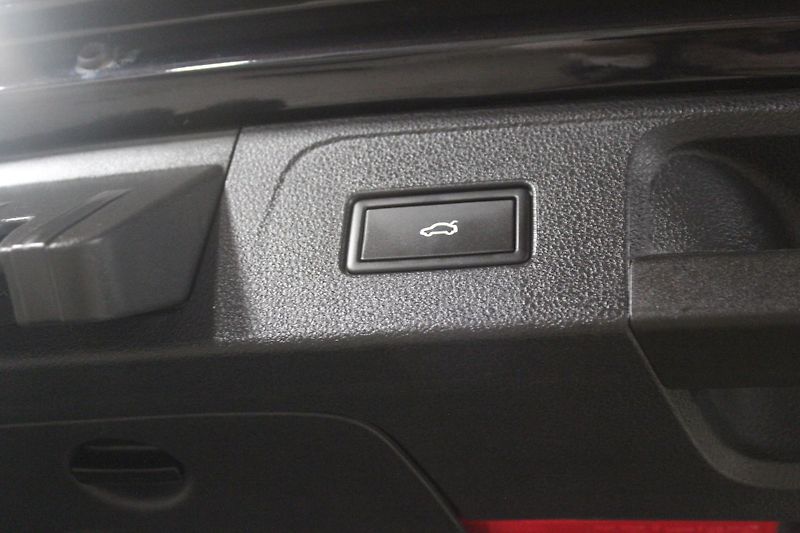 Volkswagen Passat Variant (2023) Manuál 110kW Matrix Tažné - fotka 17 z 29