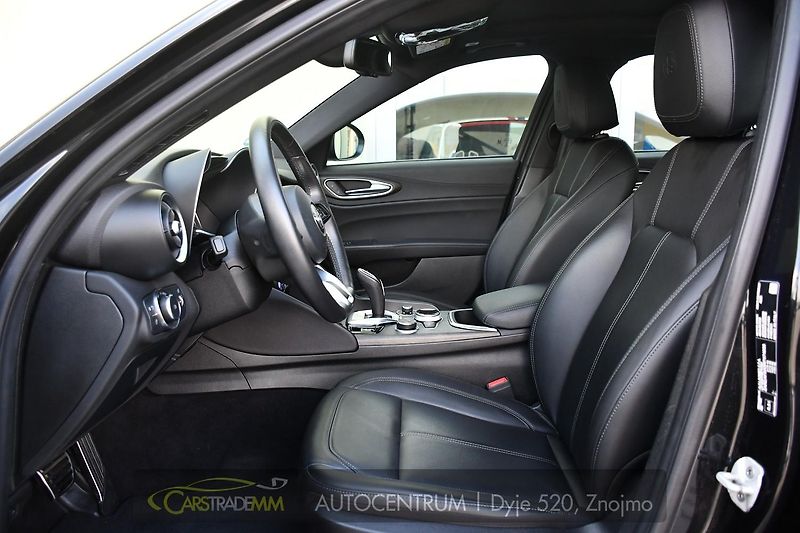 Alfa Romeo Giulia 2.2JTDm 154kw Ti - fotka 10 z 53