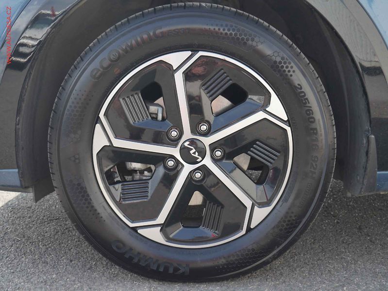 Kia Niro (2023) 1.6 GDi HEV, ČR, AT, navi - fotka 26 z 26