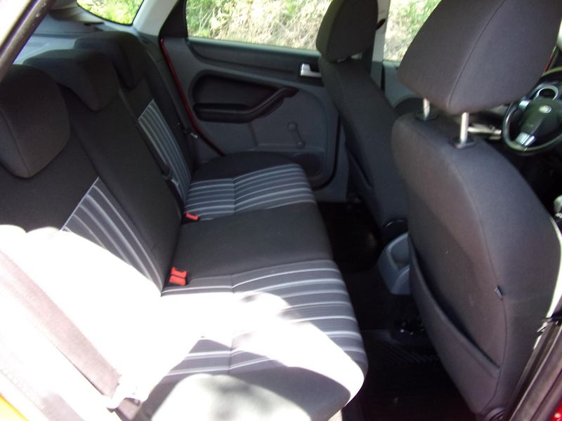 Ford Focus (2009) 1.6i74kW ATTRACTIVE PO SERVISU - fotka 15 z 18
