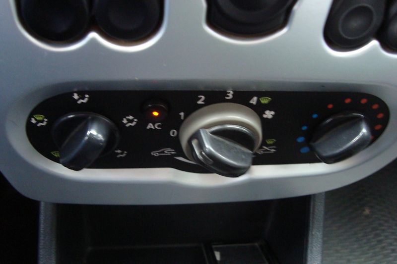Dacia Logan (2009) 1.5 DCi - fotka 36 z 44