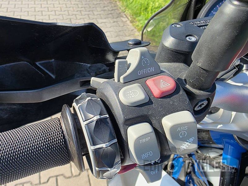 BMW R 1200 R (2021) - fotka 15 z 19