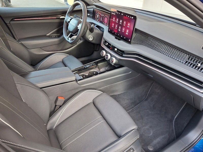 Škoda Superb (2025) Combi iV SportLine DSG 1,5TSi - fotka 14 z 35