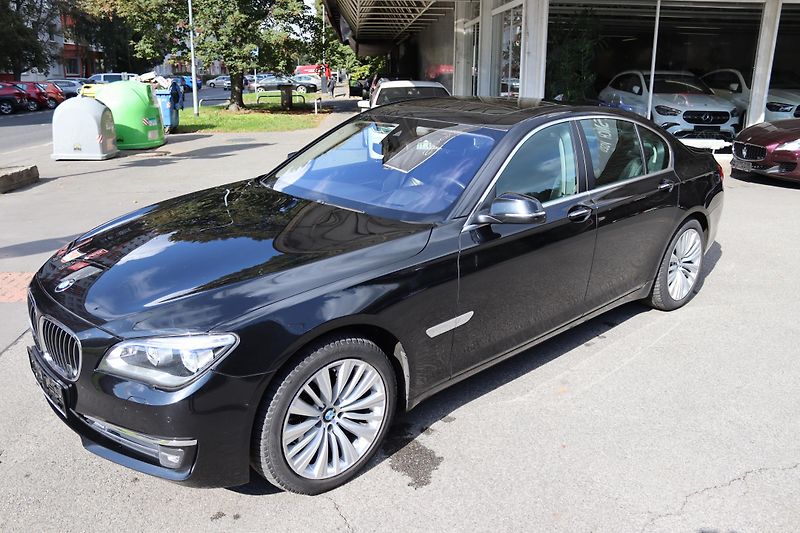 BMW Řada 7 730D XDRIVE F01 190kW - fotka 16 z 48