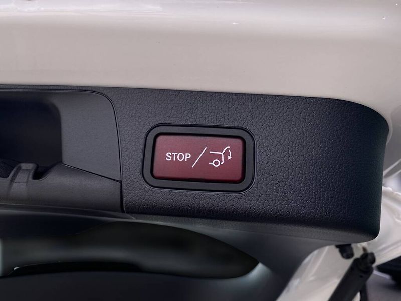 Mercedes-Benz GLB (2025) 220 4MATIC - fotka 26 z 27