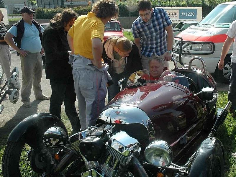 Historická vozidla obsadí o víkendu autodrom. V sobotu se koná tradiční Podzimní Sosnění.