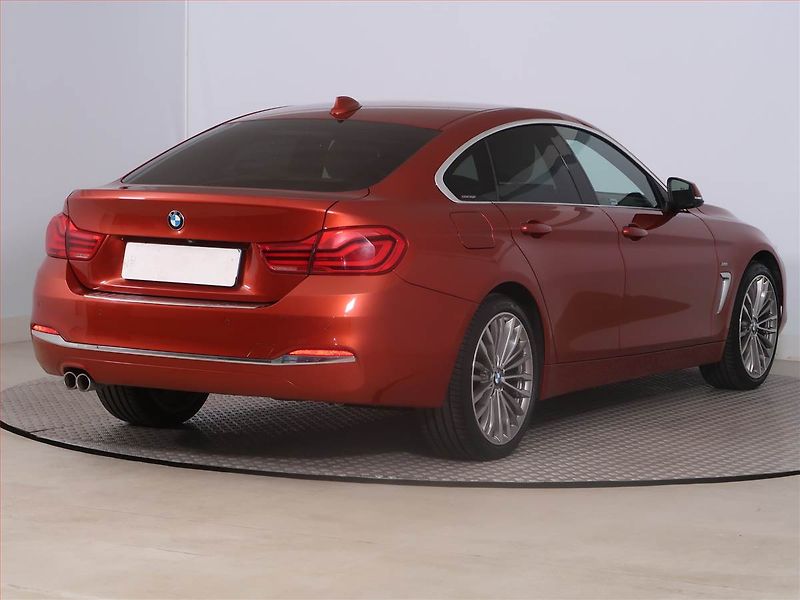 BMW Řada 4 (2017) Sport Line 420d xDrive, 4X4 - fotka 5 z 25