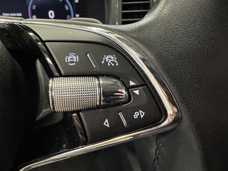 Škoda Karoq (2024) 2,0TDi DSG 4x4 TAŽNÉ LED NAVI - fotka 26 z 28
