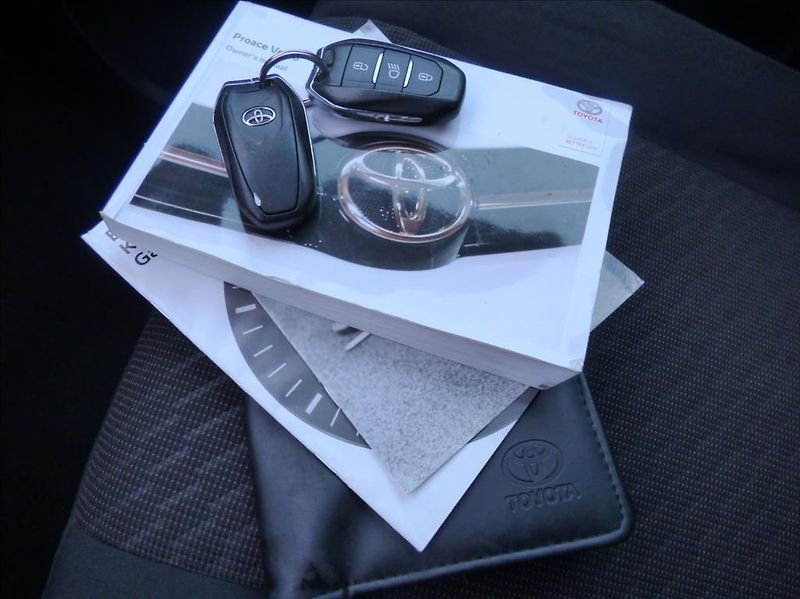 Toyota ProAce 2,0 130kw,automat  Family Comf - fotka 52 z 54