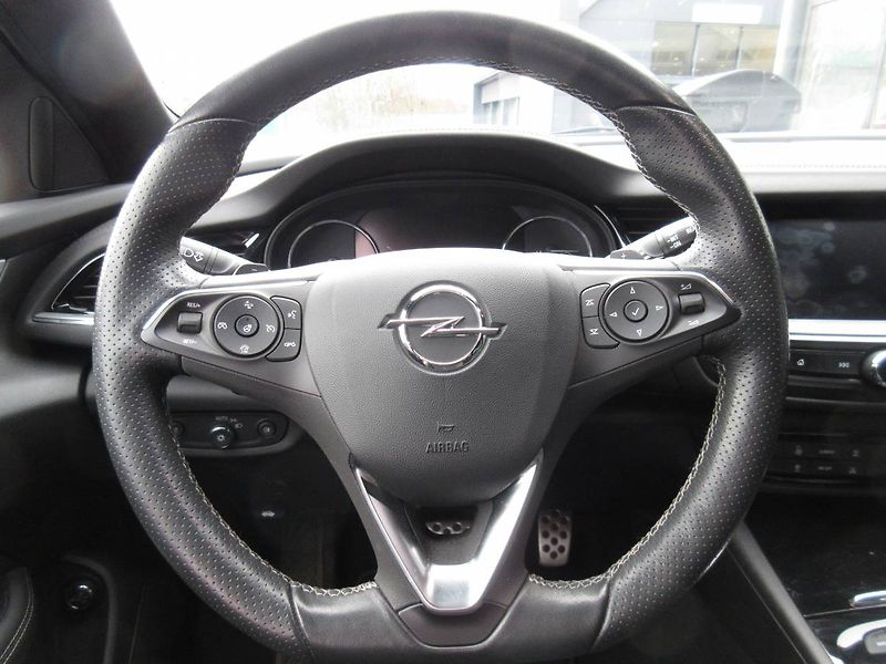 Opel Insignia GSi Sports Tourer F 2.0 SHT & - fotka 22 z 49