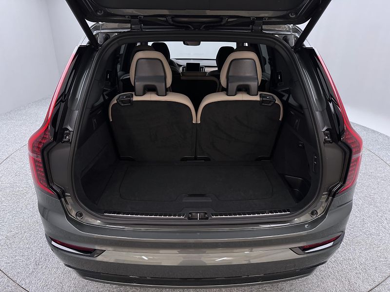 Volvo XC90 (2026) T8 AWD RECHARGE DARK PLUS 7m - fotka 16 z 25