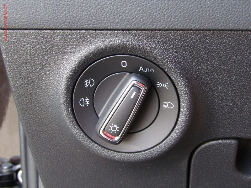 Škoda Karoq (2019) 1.6 TDi, 2.maj,ČR, Style - fotka 12 z 21
