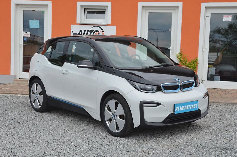 BMW i3 (2022) 120Ah // REZERVOVÁNO // - fotka 1 z 36