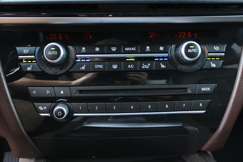 BMW X5 xDrive 30d NAVI DPH 1.MAJ ČR - fotka 21 z 26