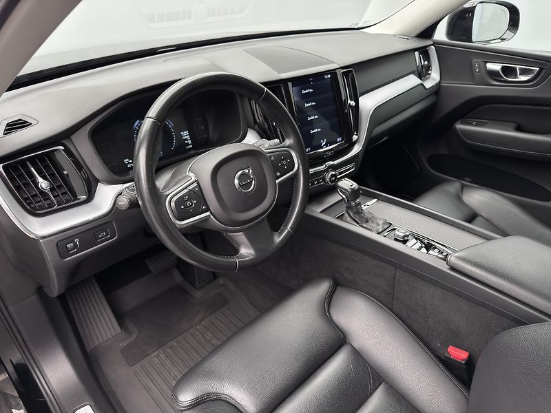 Volvo XC60 D4 AWD MOMENTUM CZ 1.maj - fotka 20 z 39