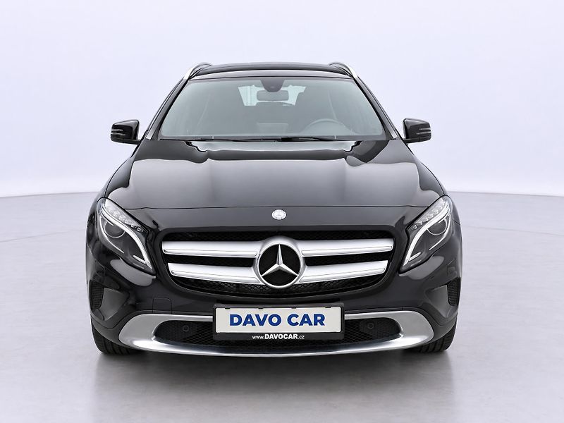 Mercedes-Benz GLA 1,6 180 90kW Xenon Navi - fotka 2 z 24