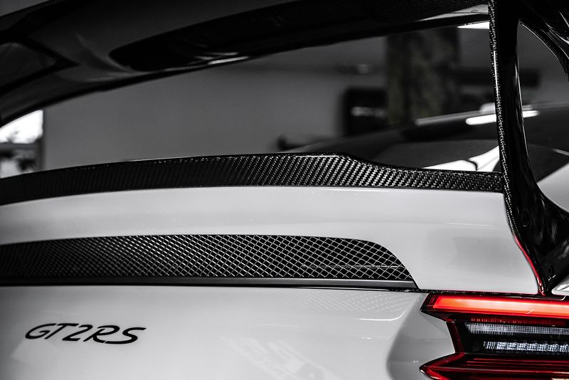 Porsche 911 GT2 RS/WEISSACH/CARBON/MAGNESI - fotka 15 z 48