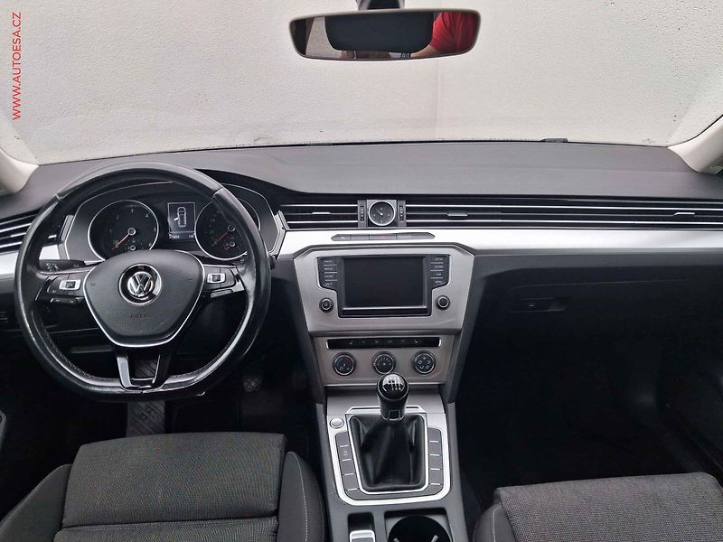 Volkswagen Passat (2015) 2.0 TDI, servis.kniha - fotka 8 z 18
