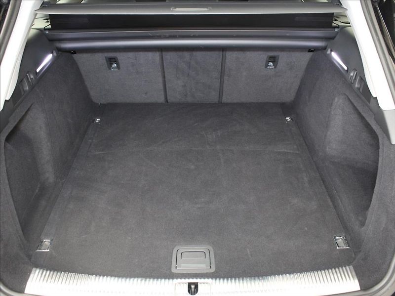 Audi A4 2,0 40TDi S-Line 56tkm. 1.maj. - fotka 21 z 22