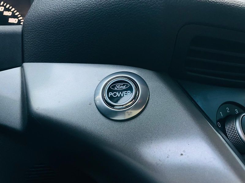 Ford Kuga 2.0TDCi 4x4 MAN SERVISKA TAŽNÉ - fotka 35 z 42
