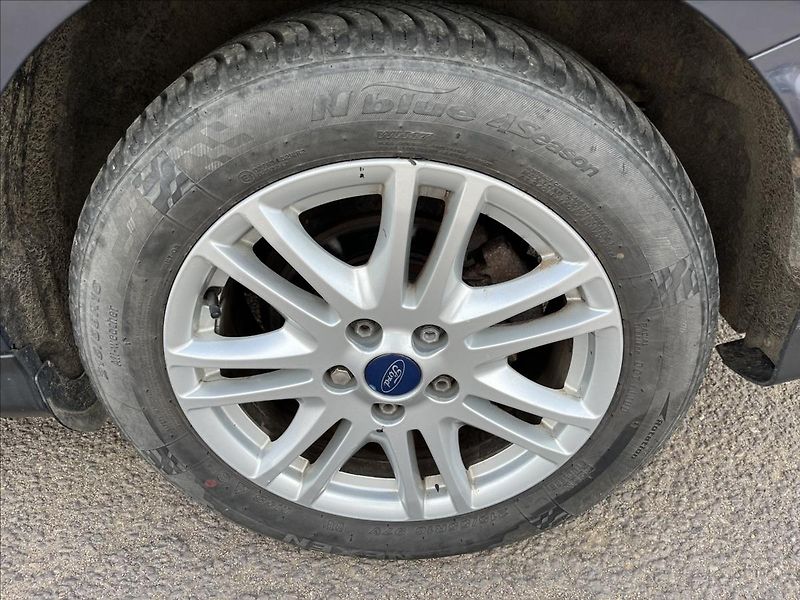 Ford Focus 1,6 TDCi KLIMA ROZVODY SERVIS - fotka 32 z 38