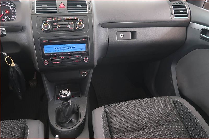 Volkswagen Touran (2011) 1.6 TDI, Tempomat - fotka 8 z 15