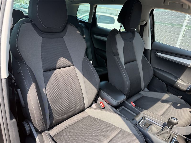 Škoda Karoq 2.0 TDI Tour Virtual - fotka 15 z 19