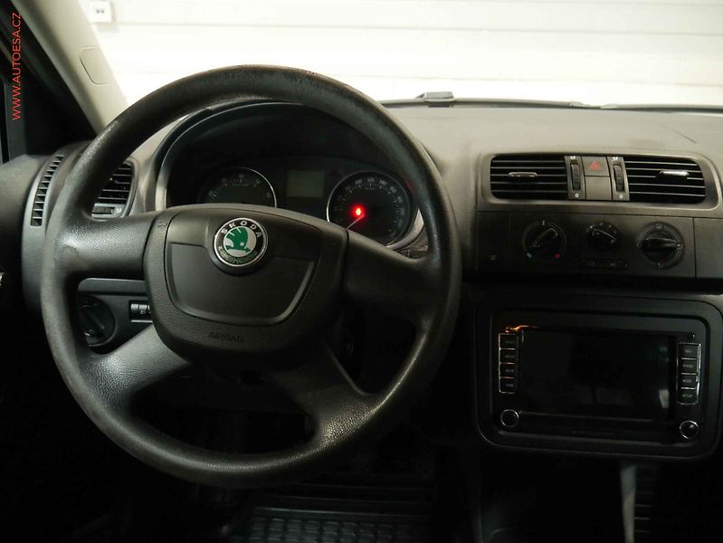 Škoda Fabia (2011) 1.2 HTP, ČR, AC, TZ - fotka 11 z 15