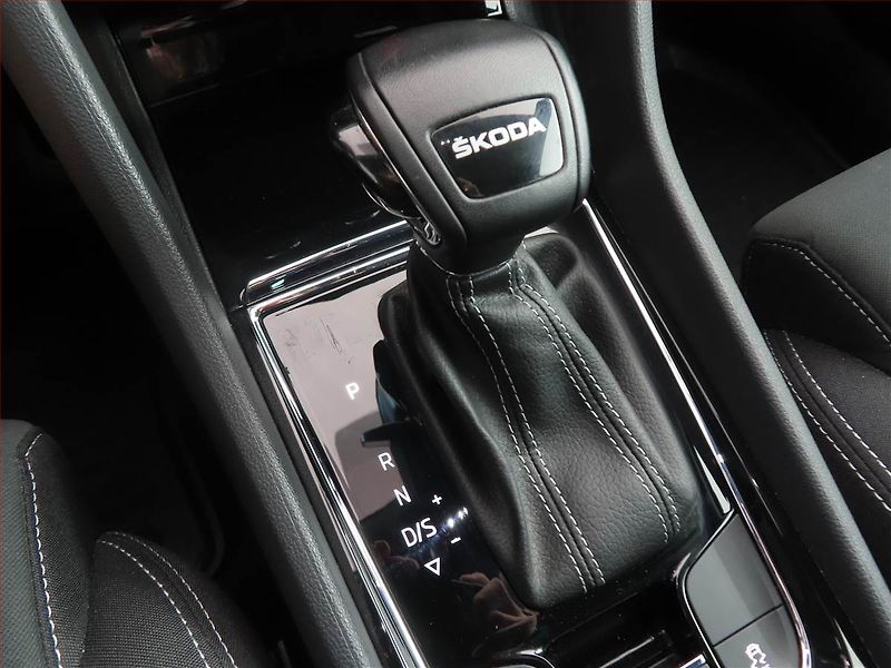 Škoda Karoq (2023) Sportline 1.5 TSI - fotka 13 z 17