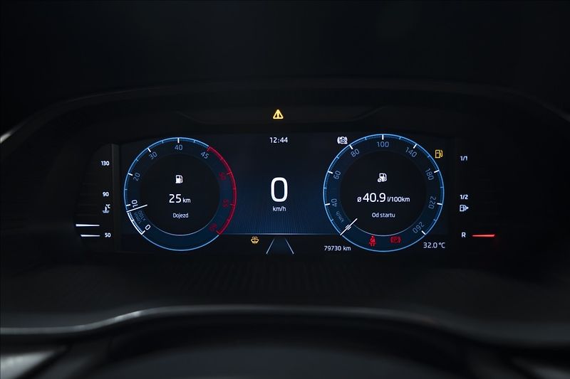 Škoda Octavia 2,0 TDI 1. MAJ ČR VÝHŘEV DPH - fotka 29 z 42