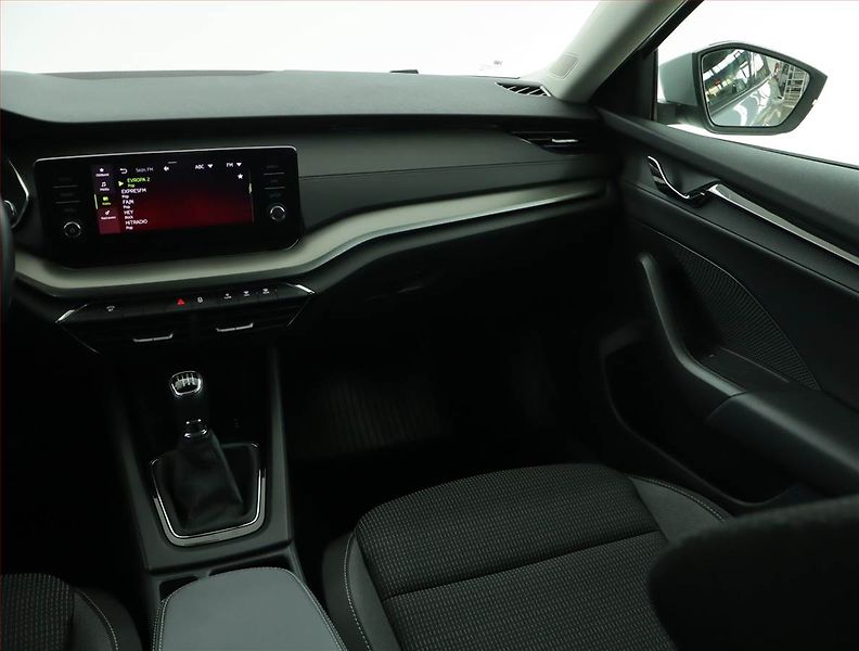 Škoda Octavia (2023) Ambition 2.0 TDI, ČR,1.maj - fotka 8 z 15