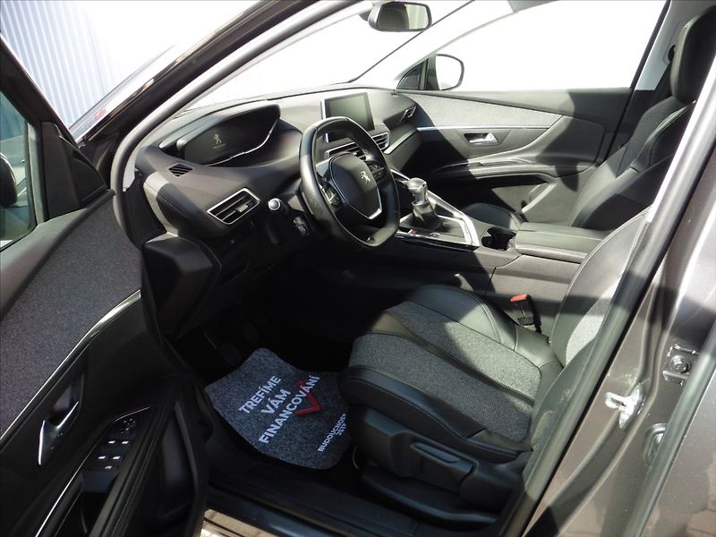 Peugeot 5008 2.0 HDi Allure 7.míst - fotka 11 z 17