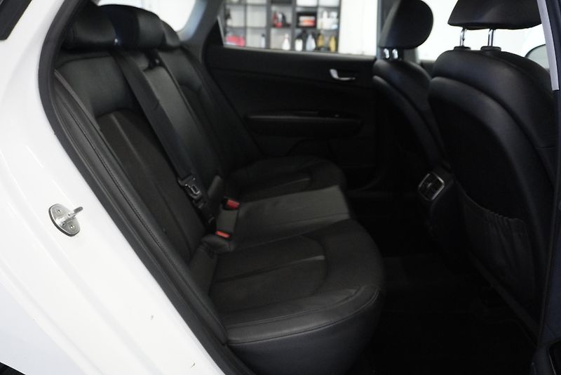 Kia Optima  SW 2,0 GDI PHEV AUT, - fotka 29 z 35