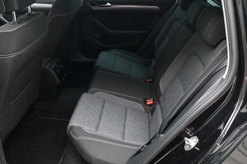 Volkswagen Passat 2,0 TDI 110KW DSG BUSINESS Zár - fotka 14 z 32