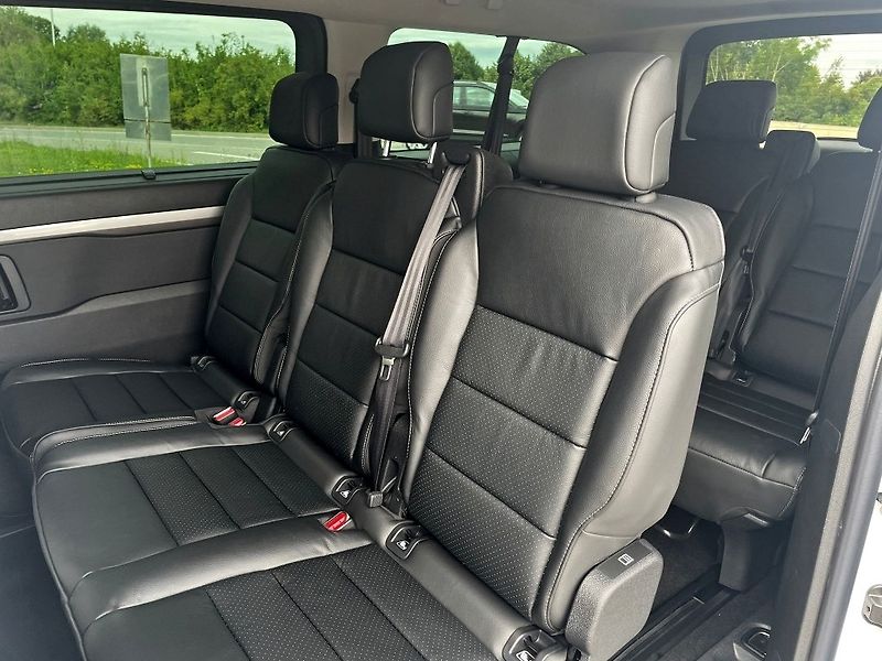 Opel Zafira (2026) 2.2 CDTi 180k Elegance AT8 - fotka 10 z 17