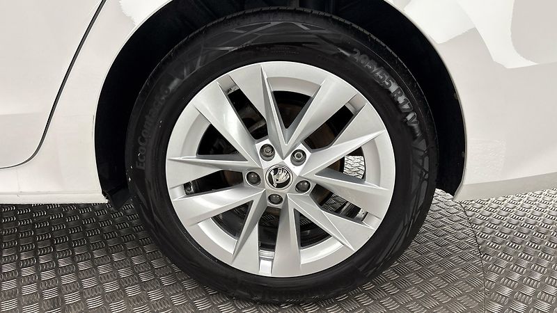 Škoda Octavia 1.5 TSI Style Combi - fotka 19 z 25