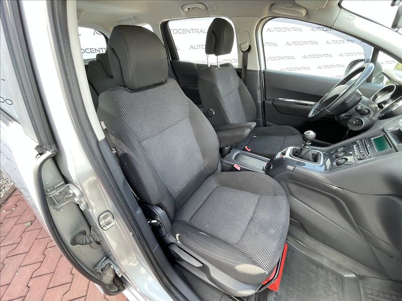 Peugeot 5008 1,6 HDi,80kW,STK 7/28 - fotka 19 z 21