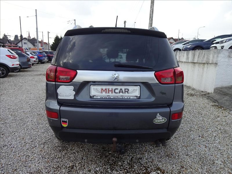 Peugeot 4007 2,2 HDI 115kW 4x4 - fotka 6 z 53