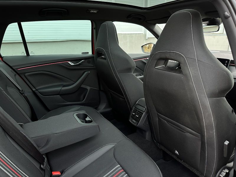 Škoda Scala 1.0TSi DSG 116PS Monte Carlo K - fotka 38 z 42