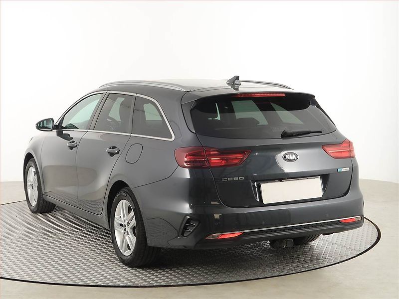 Kia Ceed (2021) Gold 1.6 CRDi MHEV, Serv.kniha - fotka 4 z 17