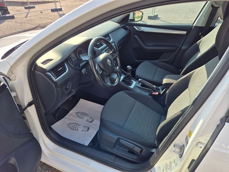 Škoda Octavia (2013) 1.6TDi 77kW , pěkná, bez koroz - fotka 9 z 24