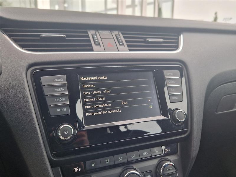Škoda Octavia 2,0 TDI 110kW TAŽNÉ VÝHŘ. NOSI - fotka 33 z 41