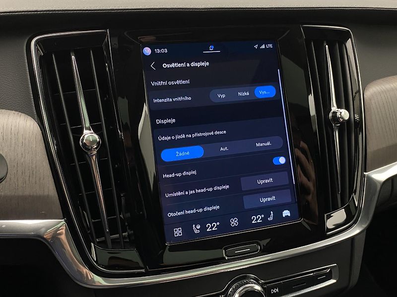 Volvo V90 CC B4 AWD MOMENTUM AUT - fotka 56 z 65
