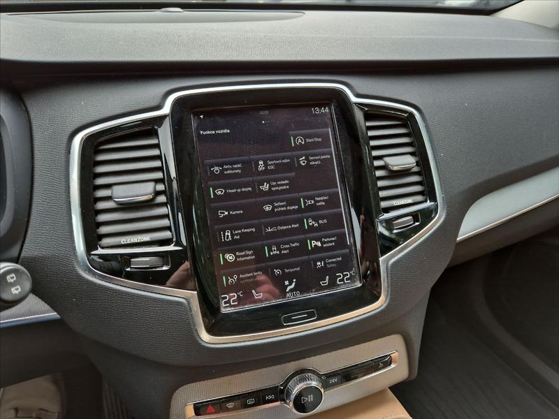 Volvo XC90 2,0 D5 AWD - fotka 15 z 15