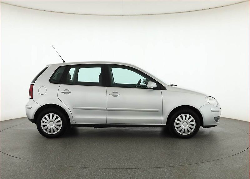 Volkswagen Polo (2006) 1.4 16V, nová STK, pěkný stav - fotka 6 z 11
