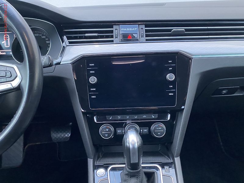 Volkswagen Passat (2020) 2.0 TDi, Business, DSG, LED - fotka 12 z 19